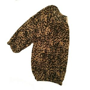 🐾 Faded Glory leopard print top!